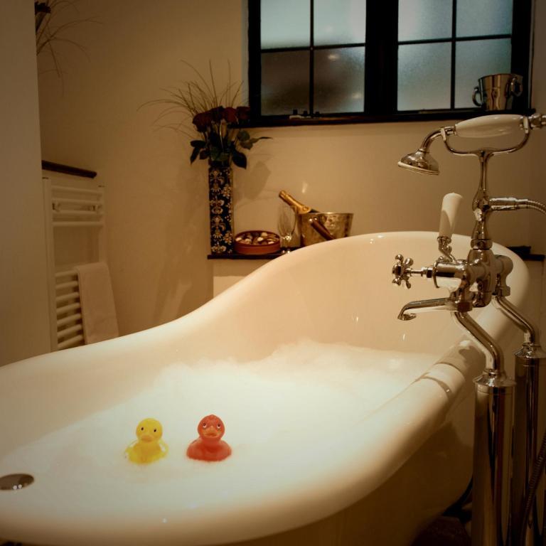 The Wiremill Hotel Felbridge Kamer foto